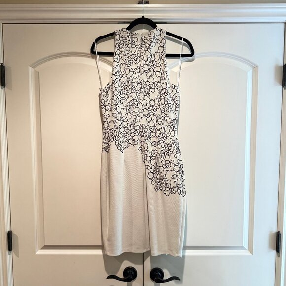 Cache Dress, Size 6, Slim Fitting - Picture 2 of 2